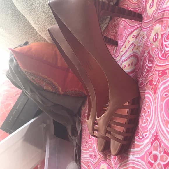 Rich Tan Via Spiga Heels - Picture 2 of 8